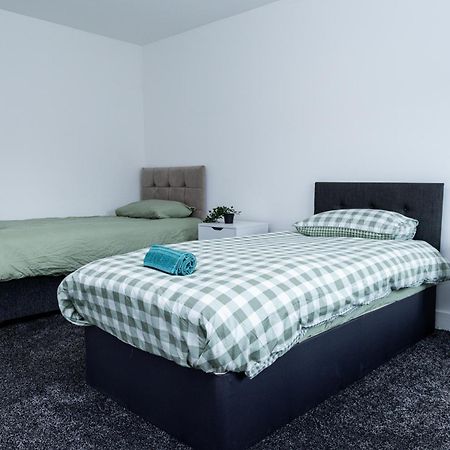 Spacious Ground Floor Apt Near Old Trafford Stadium แมนเชสเตอร์ ภายนอก รูปภาพ