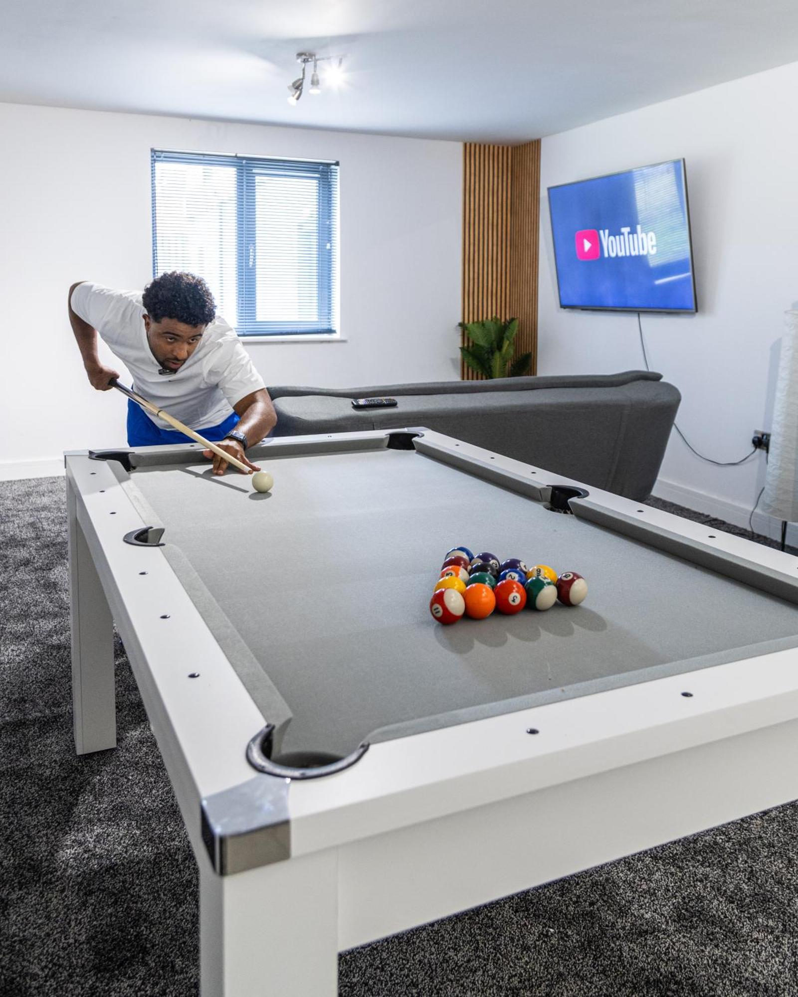 Spacious Ground Floor Apt Near Old Trafford Stadium แมนเชสเตอร์ ภายนอก รูปภาพ